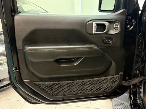 Used 2022 Jeep Wrangler Unlimited Sahara w/ Cold Weather Group AWD/4WD image 15