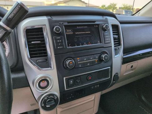 Used 2019 Nissan Titan SV AWD/4WD image 16