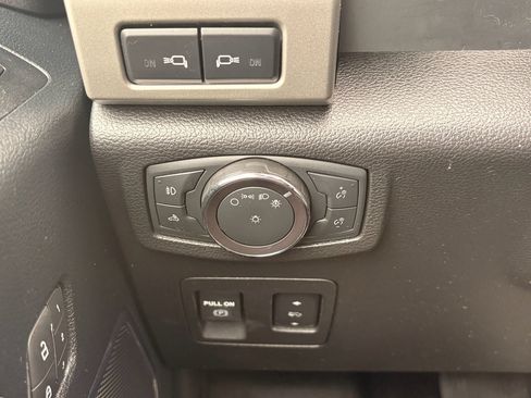 Used 2018 Ford F150 Lariat w/ Equipment Group 502A Luxury AWD/4WD image 16