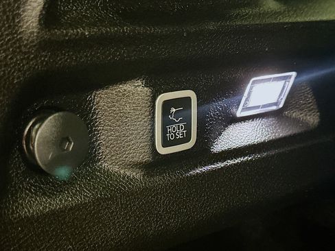 Used 2024 Jeep Grand Cherokee L Limited w/ Luxury Tech Group II image 33