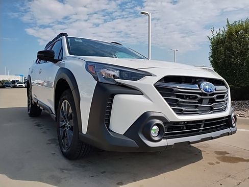 Used 2025 Subaru Outback Onyx Edition XT image 4