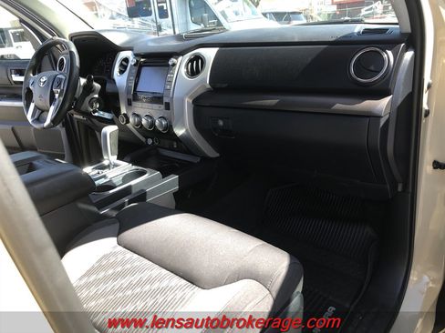 Used 2019 Toyota Tundra SR5 w/ SR5 Upgrade Package AWD/4WD image 22