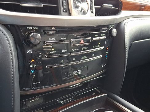 Certified 2020 Lexus LX 570 4WD w/ 3rd Row & Luxury Pkg image 16