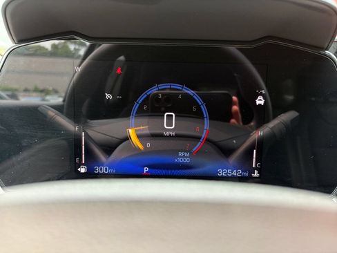 Used 2025 Chevrolet Trax LT FWD image 39