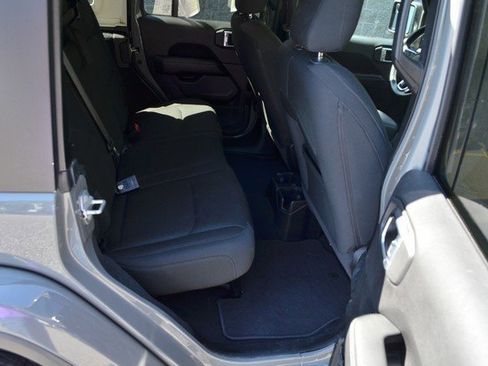 Used 2021 Jeep Wrangler Unlimited Sahara image 35