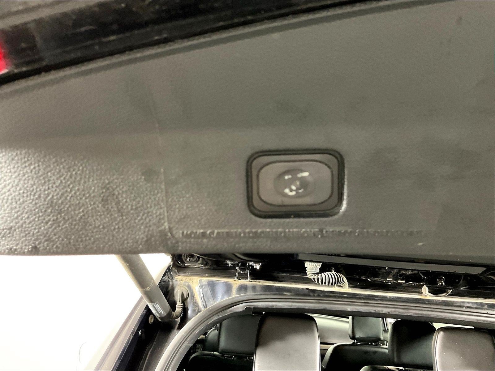 Used 2018 Ford Explorer XLT w/ Equipment Group 202A AWD/4WD image 38