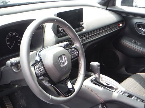Used 2025 Honda HR-V Sport image 11