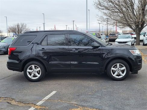 Used 2019 Ford Explorer FWD image 2