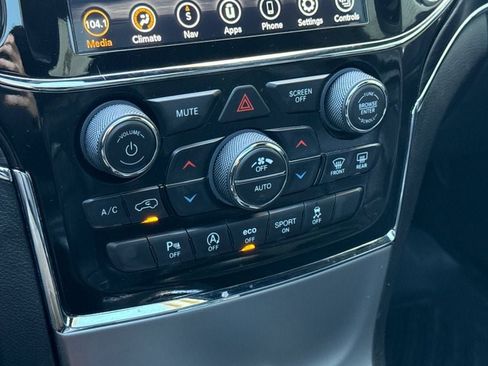 Used 2021 Jeep Grand Cherokee Limited w/ Luxury Group II image 17