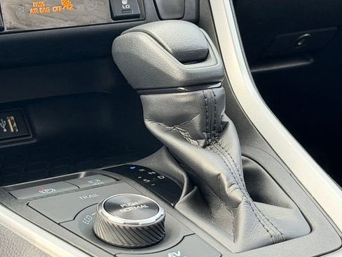 Certified 2024 Toyota Tacoma SR image 24