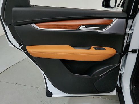 Certified 2025 Cadillac XT5 Premium Luxury w/ LPO, Floor Liner Package AWD/4WD image 24