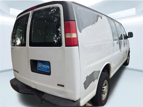 Used 2010 Chevrolet Express 2500 image 11