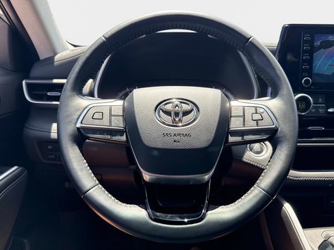 Used 2021 Toyota Highlander XLE FWD image 27