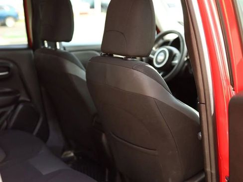 Used 2023 Jeep Renegade Latitude AWD/4WD image 41