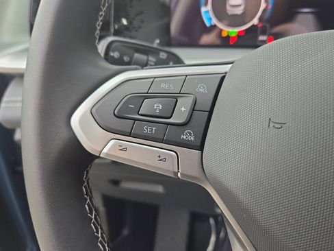 New 2025 Volkswagen Tiguan SE image 16