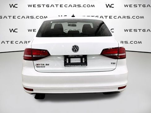 Used 2017 Volkswagen Jetta SE image 4