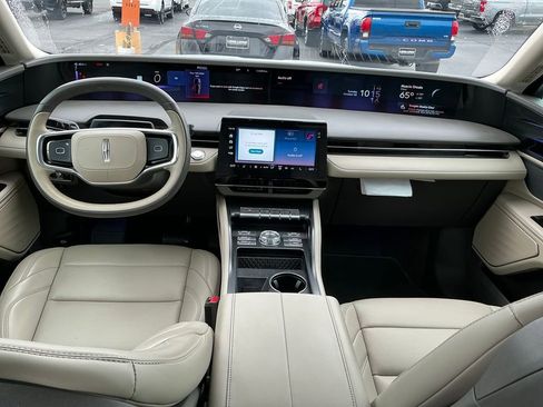 Certified 2025 Lincoln Nautilus Premier image 17