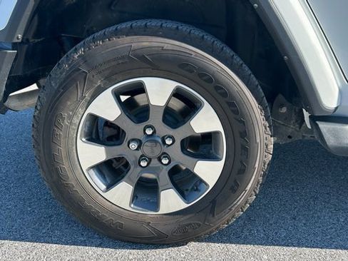 Used 2021 Jeep Wrangler Unlimited Sahara w/ Uconnect 4C Nav & Sound Group image 11