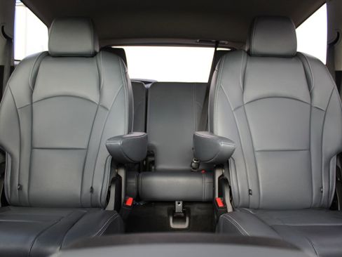 Used 2019 Buick Enclave Essence image 13