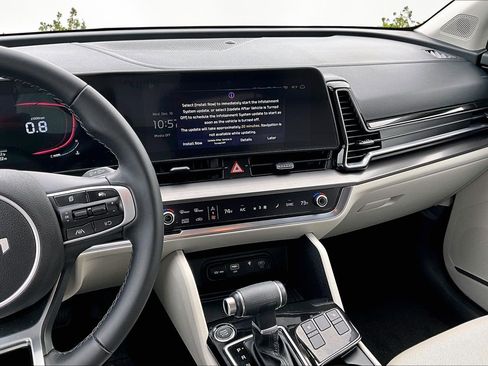 Used 2025 Kia Sportage EX image 6