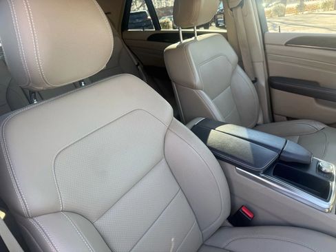Used 2014 Mercedes-Benz ML 350 ML 350 Sport Utility 4D image 26