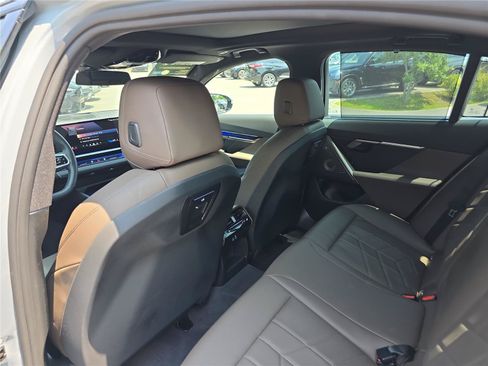Used 2025 BMW 550e xDrive w/ Executive Package AWD/4WD image 16