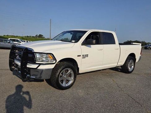 Used 2019 RAM 1500 Classic SLT AWD/4WD image 3