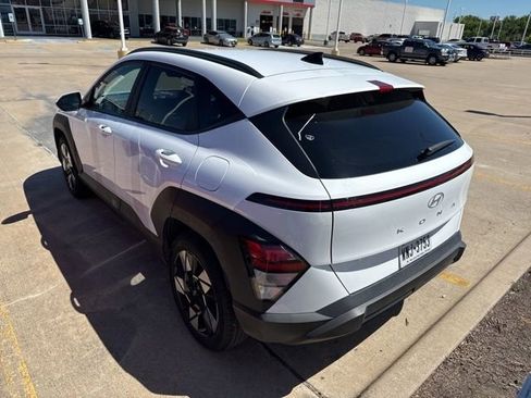 Used 2025 Hyundai Kona SEL image 6
