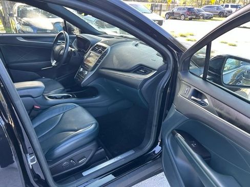 Used 2019 Lincoln MKC Reserve FWD image 9