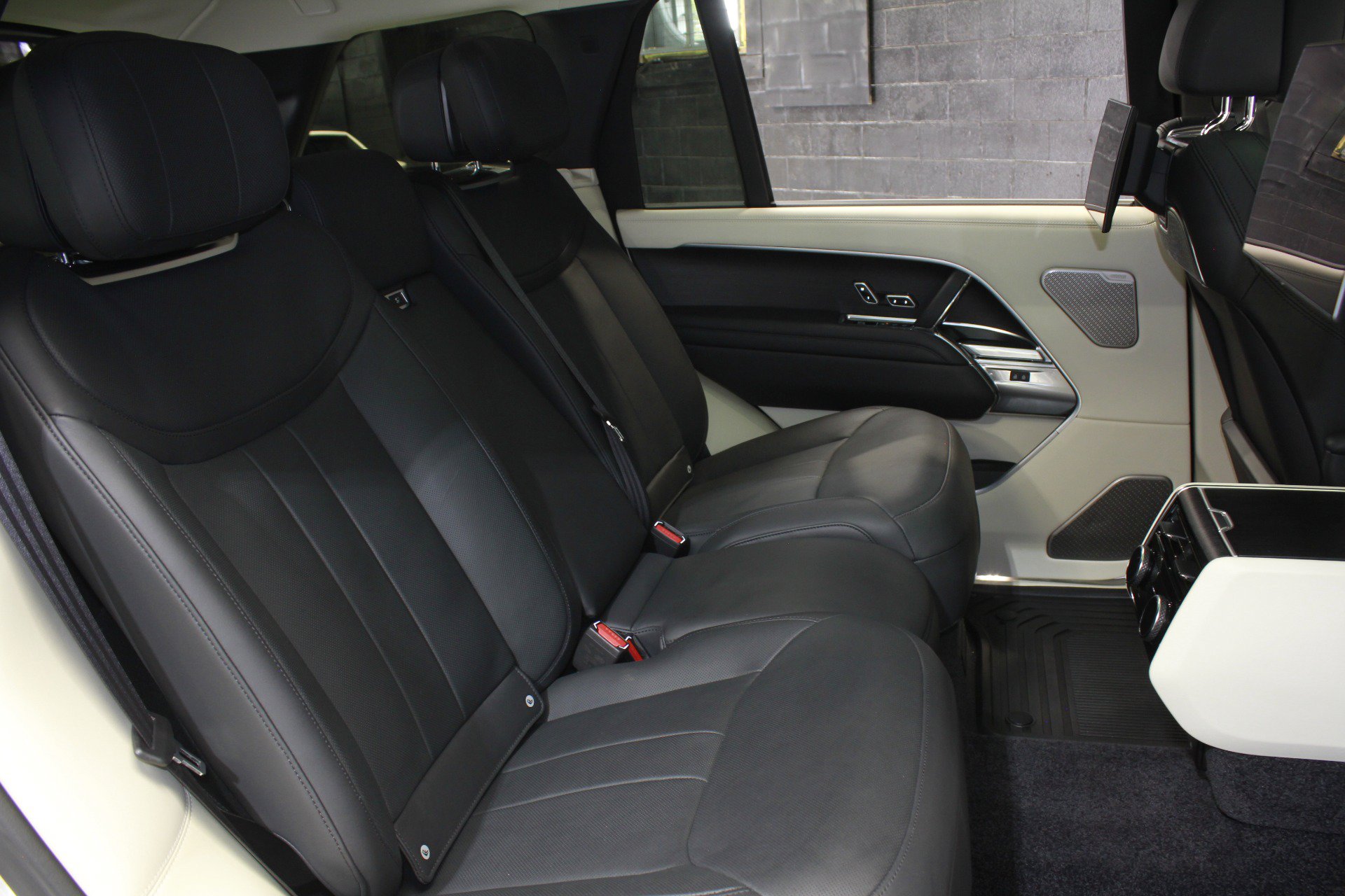 Used 2023 Land Rover Range Rover Long Wheelbase Autobiography AWD/4WD image 56
