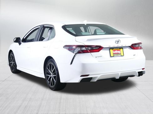 Used 2024 Toyota Camry SE FWD image 5