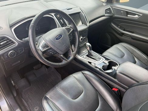 Used 2017 Ford Edge Titanium w/ Technology Package FWD image 4