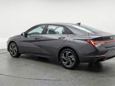 Used 2025 Hyundai Elantra SEL image 6