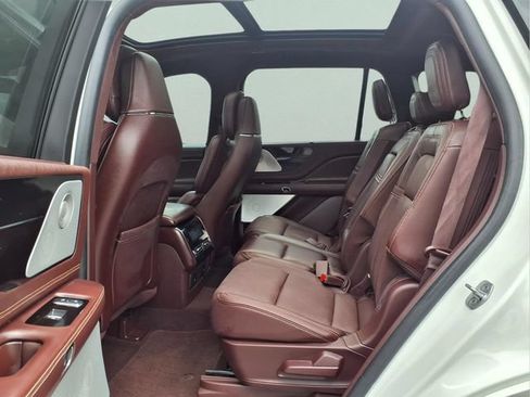 Used 2022 Lincoln Aviator Black Label w/ Dynamic Handling Package AWD/4WD image 10
