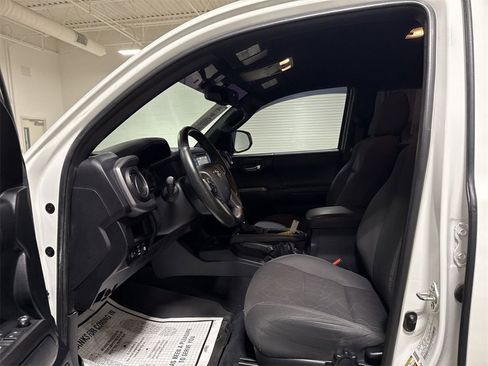 Used 2017 Toyota Tacoma TRD Sport image 18