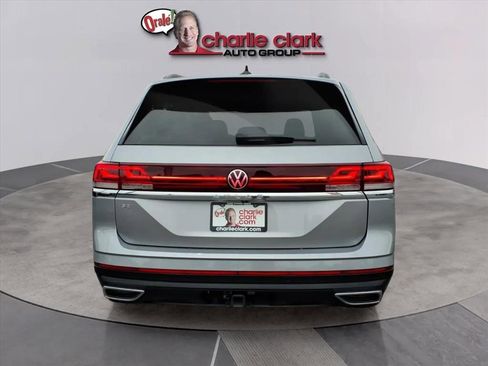Used 2025 Volkswagen Atlas SE image 4