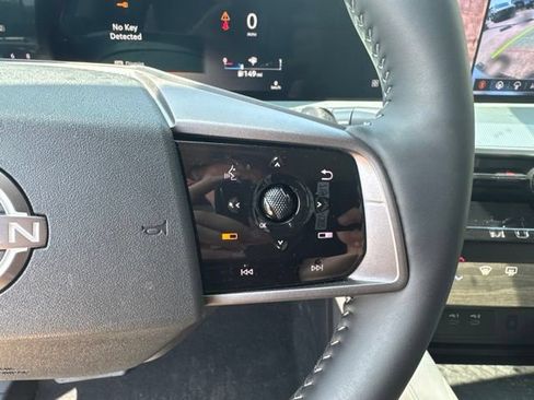 Used 2025 Nissan Murano SL AWD/4WD image 13