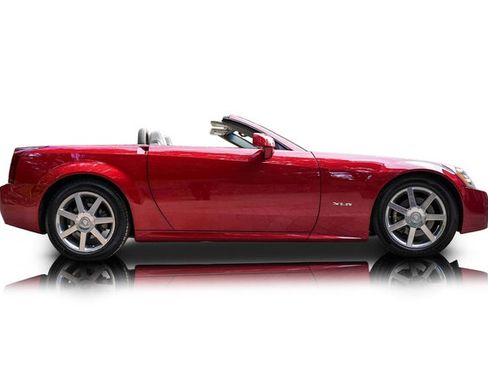 Used 2004 Cadillac XLR RWD image 2