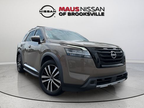 Certified 2023 Nissan Pathfinder Platinum w/ Cargo Package AWD/4WD image 1