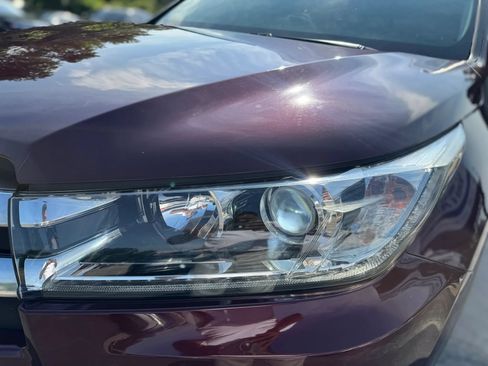 Used 2019 Toyota Highlander Limited Platinum w/ Carpet Mat Package (TMS) AWD/4WD image 42