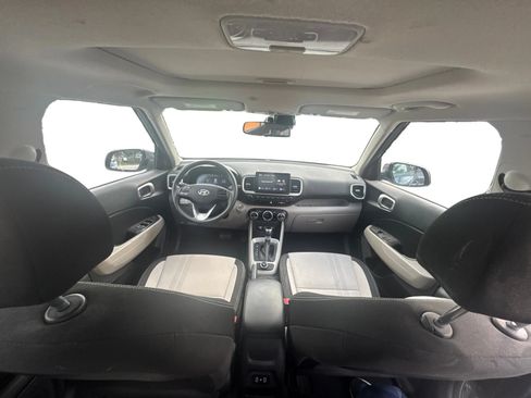 Used 2025 Hyundai Venue SEL FWD image 13