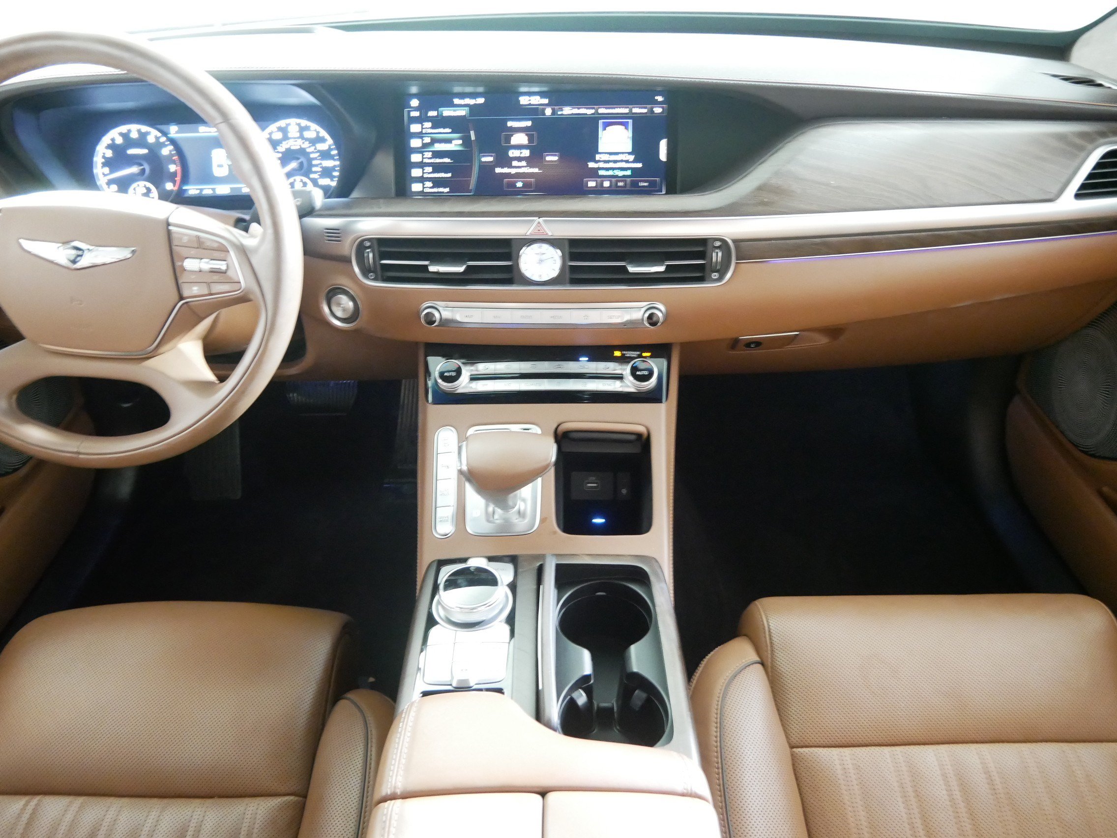 Used 2020 Genesis G90 5.0 Ultimate AWD/4WD image 10