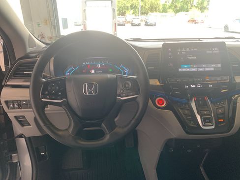 Used 2024 Honda Odyssey Elite image 17