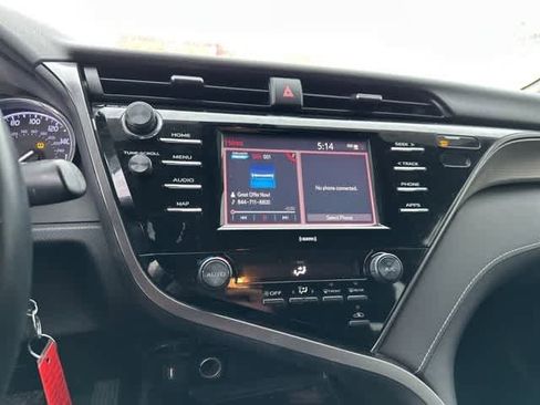 Used 2020 Toyota Camry SE image 8