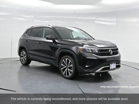 Used 2023 Volkswagen Taos SE w/ Panoramic Sunroof Package image 39