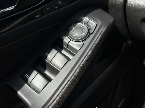 Used 2022 Chevrolet Traverse RS FWD image 27