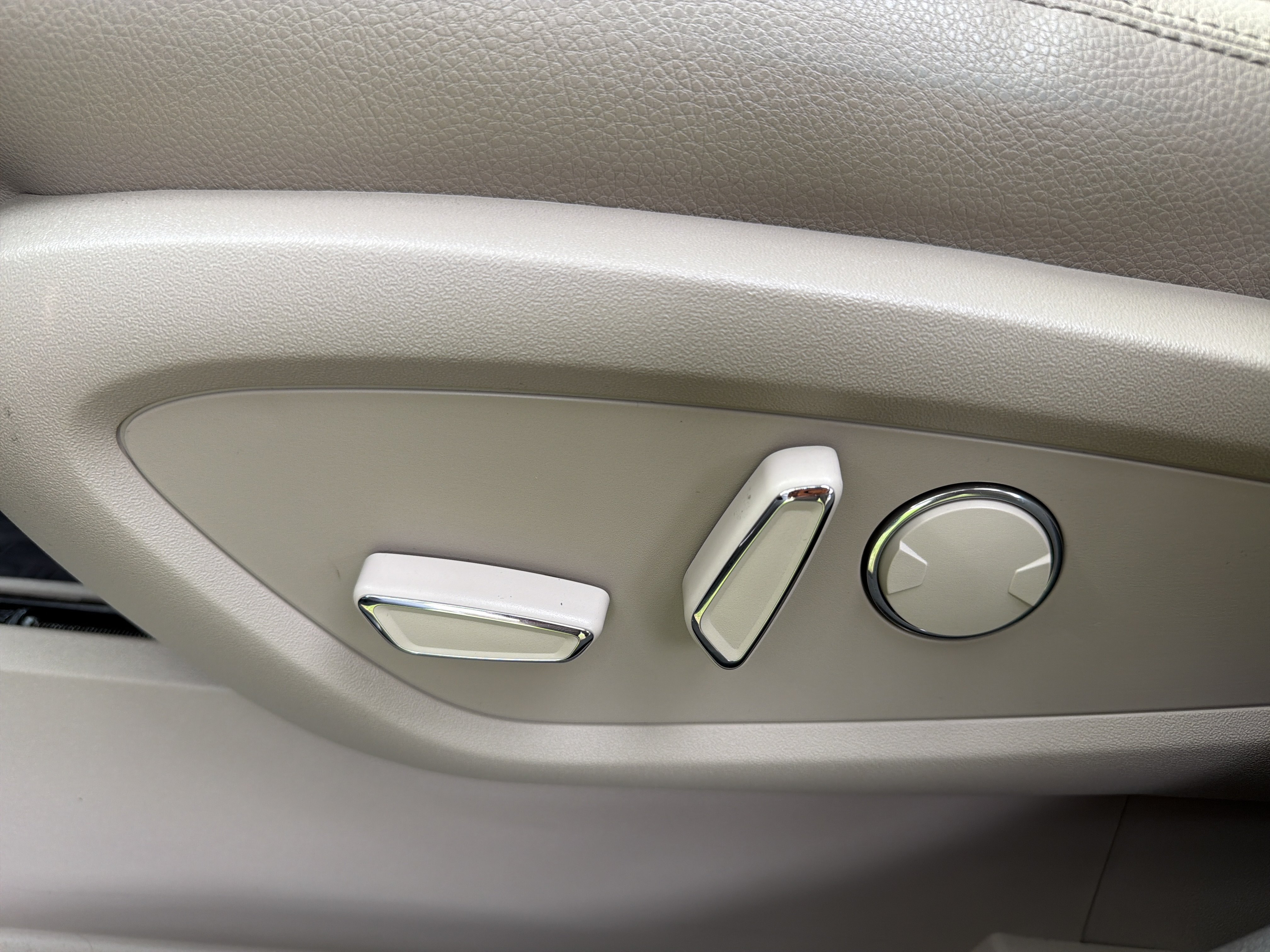Used 2023 Lincoln Nautilus AWD w/ Premium Package image 10