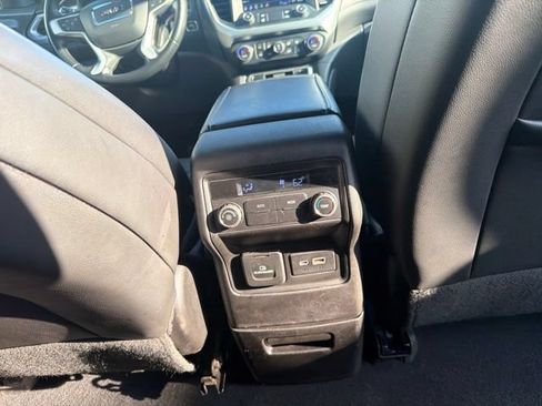 Used 2023 GMC Acadia SLT FWD image 21