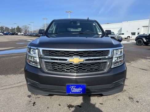 Used 2017 Chevrolet Suburban LT image 2