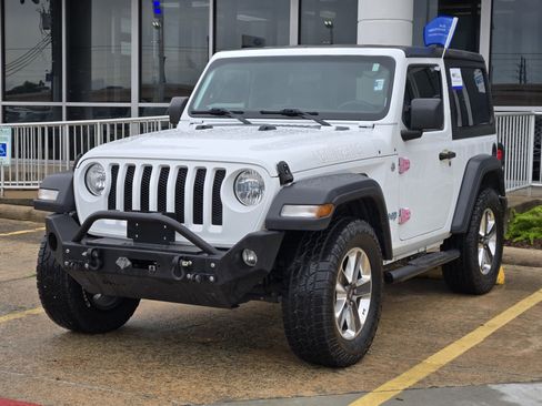 Used 2019 Jeep Wrangler Sport AWD/4WD image 2
